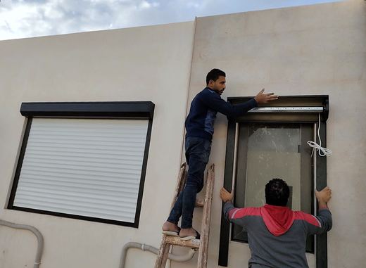 زجاج ودرابزينات وشيش — frame 1013