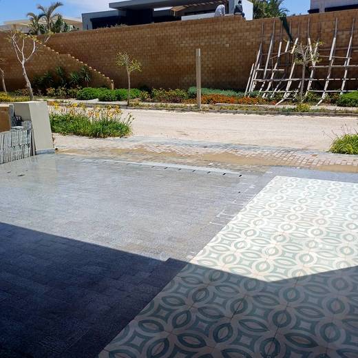 فيلا بحمام سباحة — بلوط وروطان — frame 236