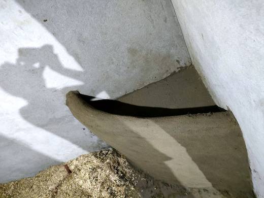 إسطبل الخيول وساحته — frame 759