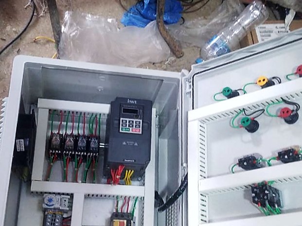 Control panel with an INVT variable-speed drive, relays and door-mounted lamps and push-buttons